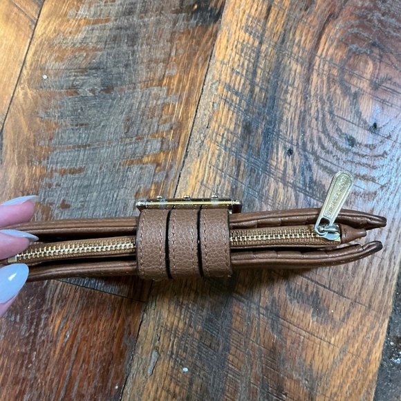 Michael Kors Gansevoort Brown Leather Wallet Gold Buckle Snap Closure - Picture 2 of 9